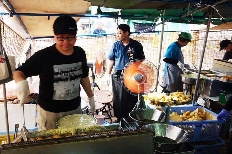 「日曜市」大平商店の「いも天」