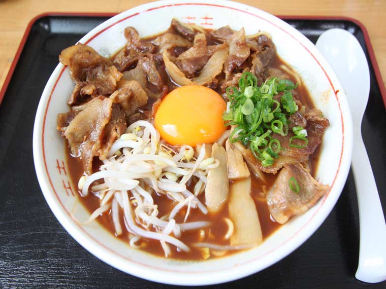 開店から閉店まで混み合う人気店！春陽軒