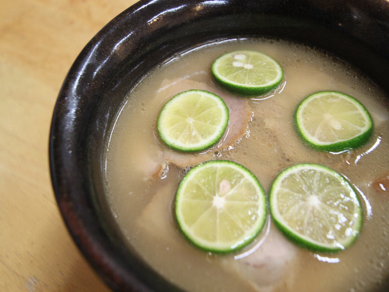 藍甕（あいがめ）ラーメン