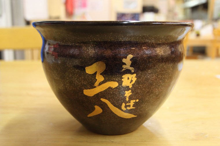 鳴門駅近の三八は黄金色のスープが自慢