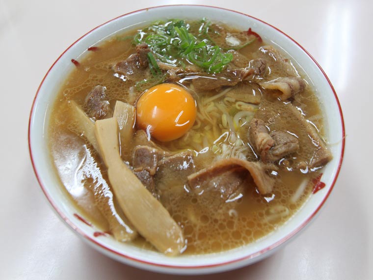 いのたに　中華そば中肉（650円）＋生卵トッピング（50円）