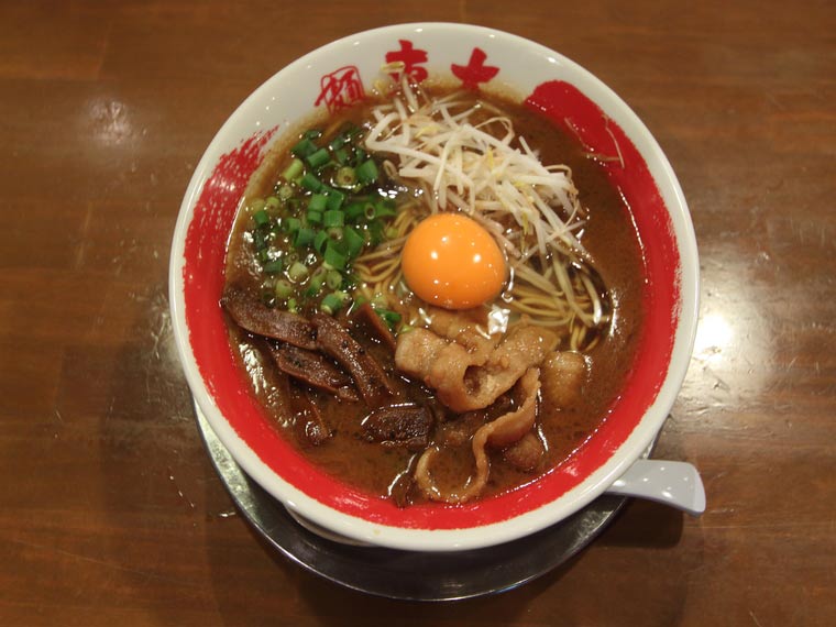 無料生卵で味変を楽しめる！東大