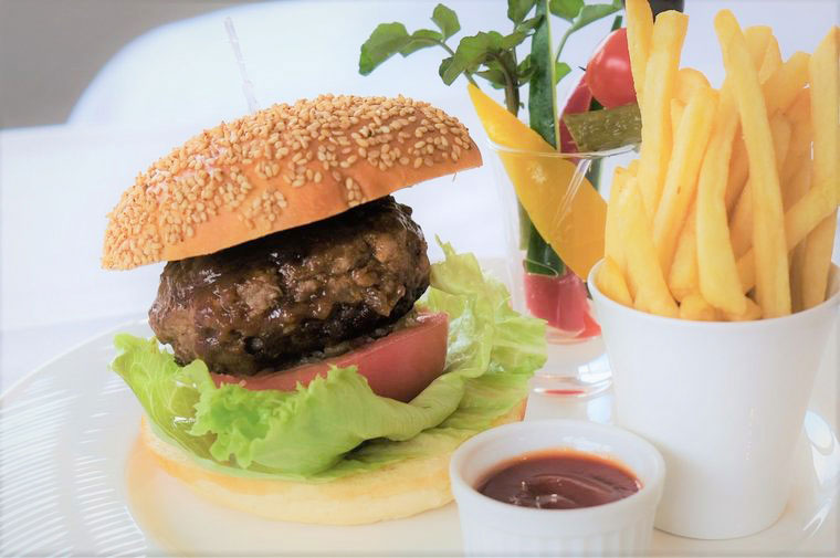 ウェスティンホテル大阪　ルームサービス　黒毛和牛と霧島山麓豚のハンバーガー