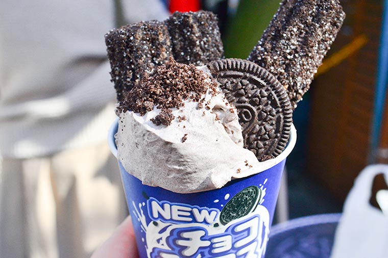 チョコチュロスは揚げたてで温かくふわふわ