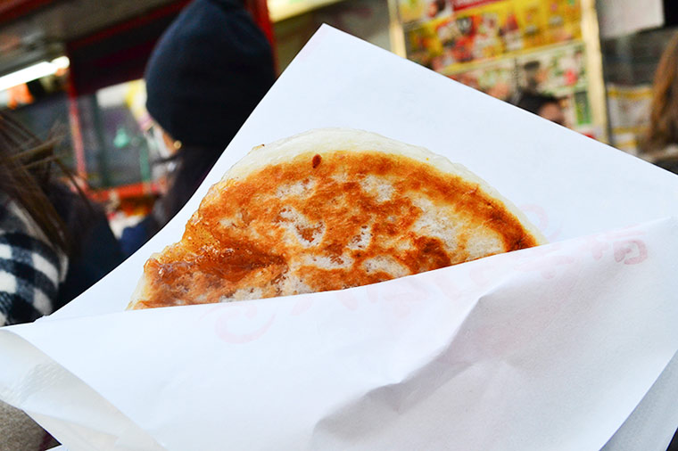 屋台スイーツの定番「ホットク」