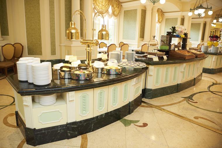 東京ディズニーランドホテル　シャーウッド・ガーデンレストラン　朝食ビュッフェ台