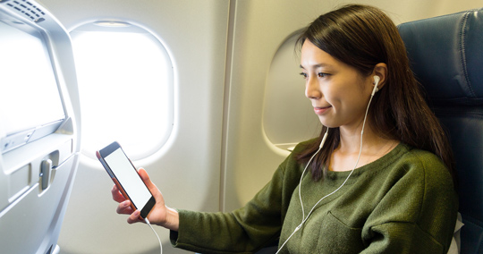 電子機器（携帯、音楽プレイヤーなど）で音楽を聞く