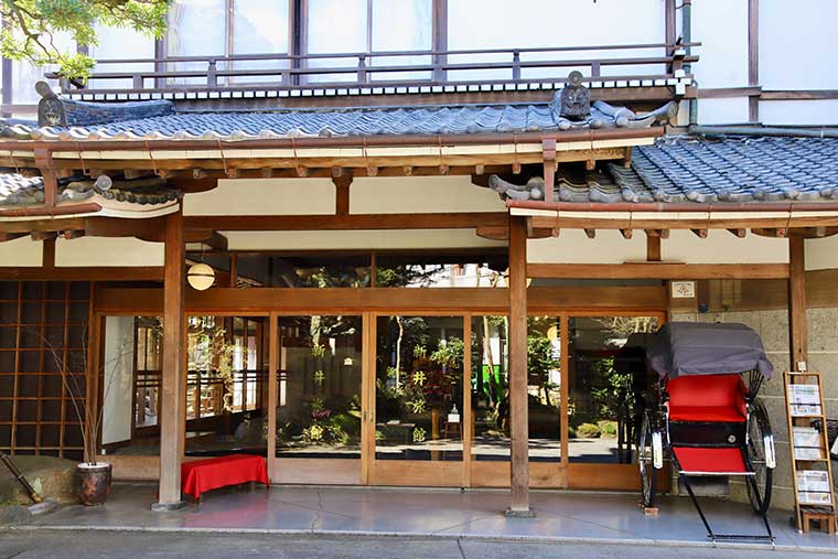 新井旅館　玄関