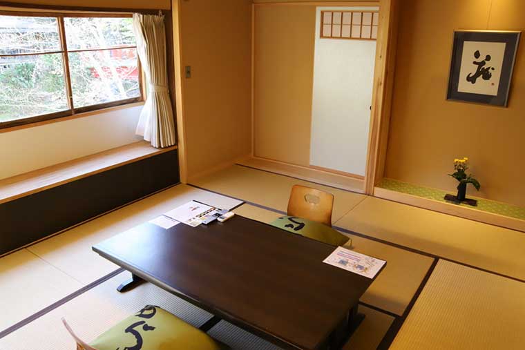 新井旅館「霞の棟」の客室