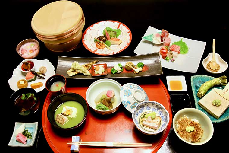 新井旅館「特選懐石コース」の夕食