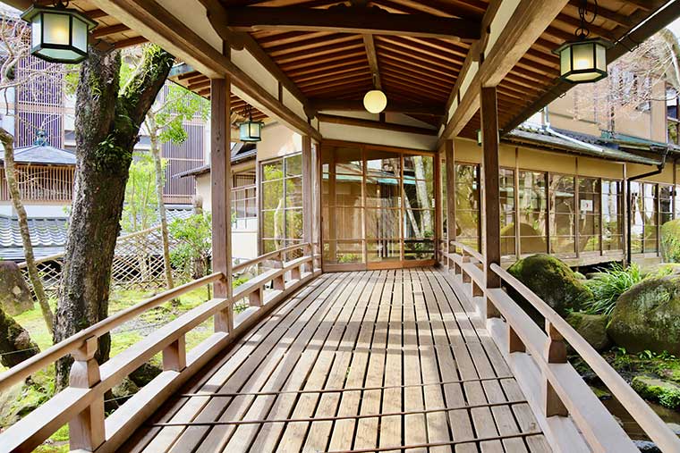 新井旅館「渡りの橋」