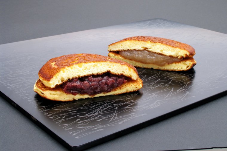 御菓子司 亀十「どらやき　白・黒」