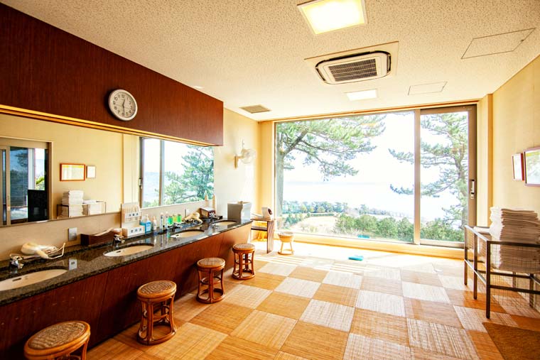 熱海倶楽部迎賓館 大浴場(脱衣所)