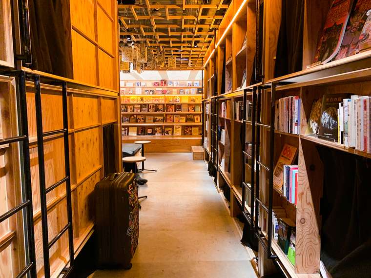 「BOOK AND BED TOKYO SHINJUKU」新宿歌舞伎町　ホテル　本屋
