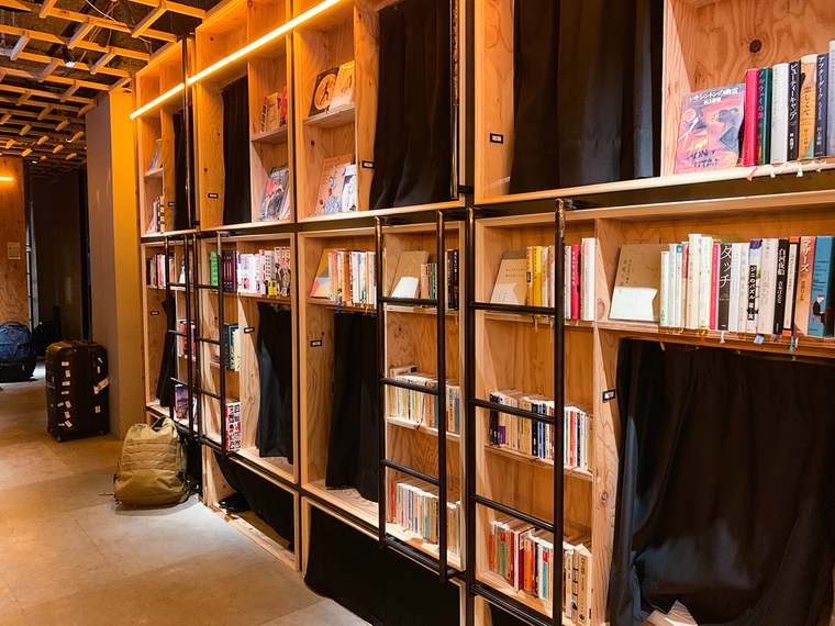 「BOOK AND BED TOKYO SHINJUKU」新宿歌舞伎町　ホテル　本屋