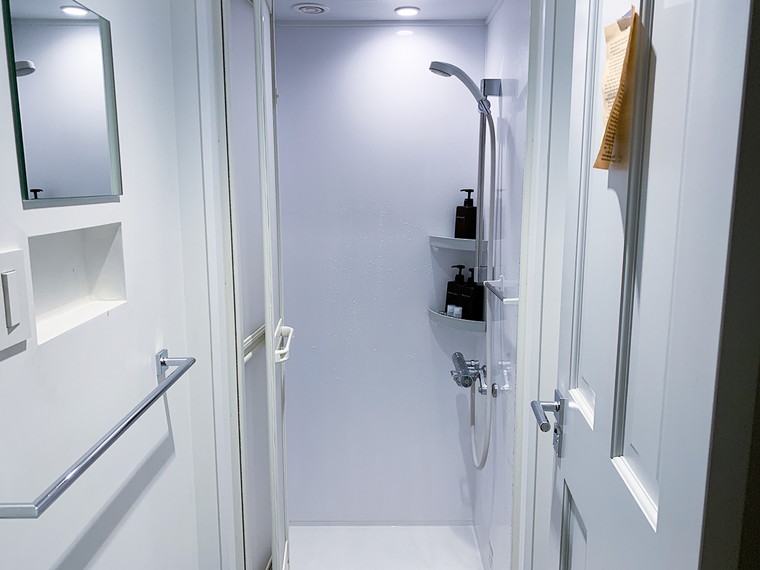 「BOOK AND BED TOKYO SHINJUKU」新宿歌舞伎町　ホテル　本屋