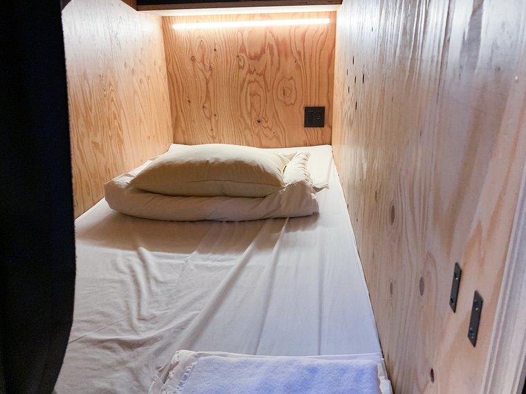 「BOOK AND BED TOKYO SHINJUKU」新宿歌舞伎町　ホテル　本屋