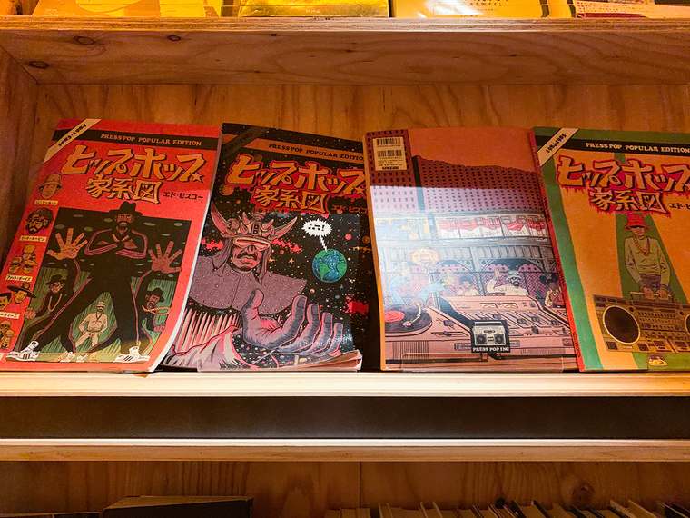 「BOOK AND BED TOKYO SHINJUKU」新宿歌舞伎町　ホテル　本屋