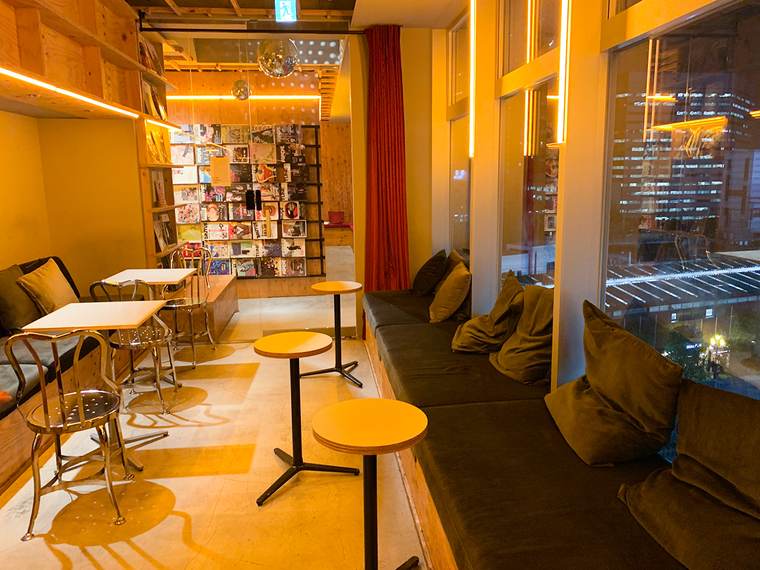 「BOOK AND BED TOKYO SHINJUKU」新宿歌舞伎町　ホテル　本屋