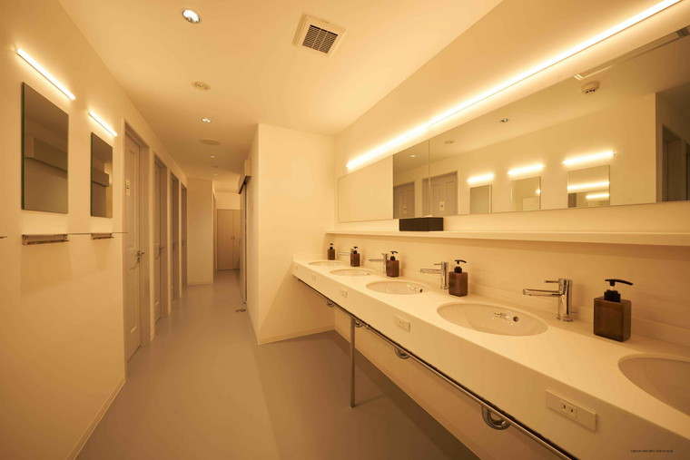 「BOOK AND BED TOKYO SHINJUKU」新宿歌舞伎町　ホテル　本屋