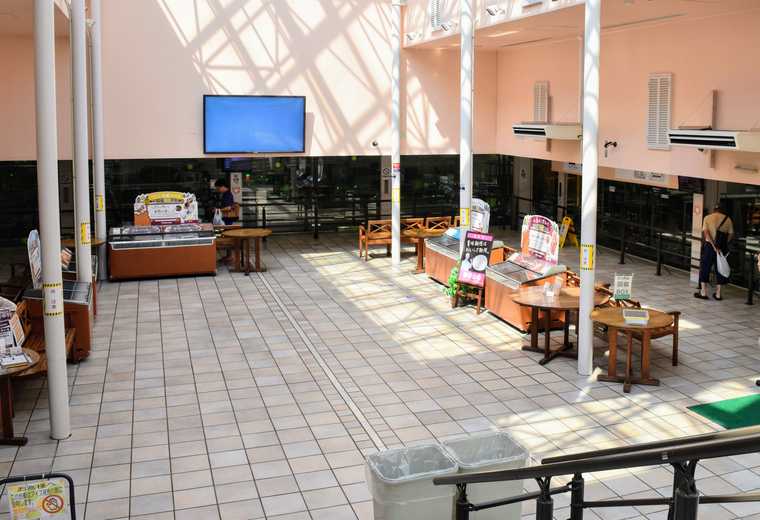 シャトレーゼ白州工場 アイスの試食コーナー