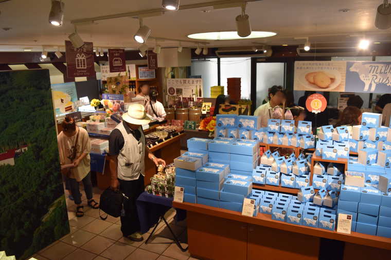 シャトレーゼ白州工場 お土産コーナー