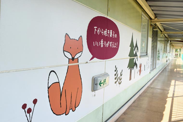 シャトレーゼ白州工場 白州の動物が描かれた壁