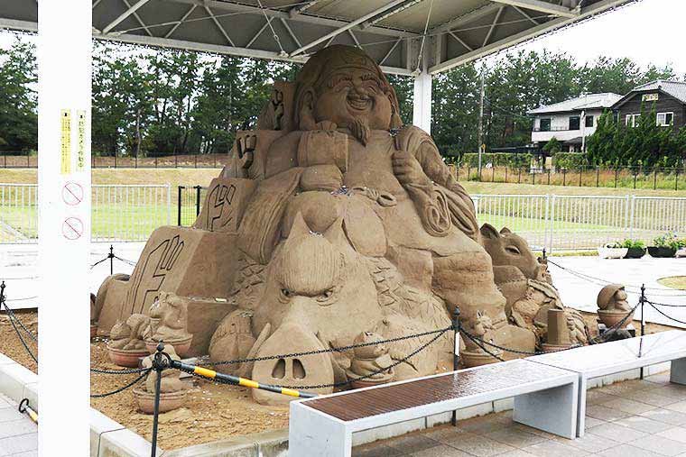道の駅のと千里浜 砂像