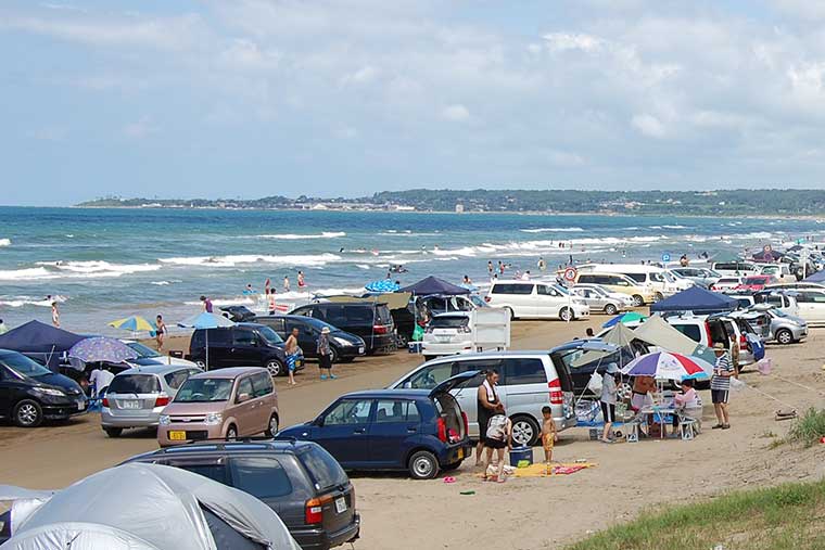 千里浜なぎさドライブウェイ 夏の様子
