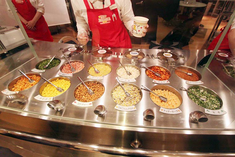 マイカップヌードルファクトリー　体験　トッピング