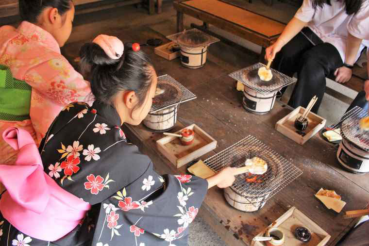 日光江戸村 せんべい焼き体験