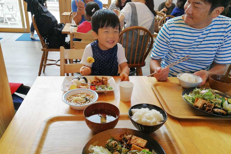 「地産地消」のこだわりと味わいが感じられる食事