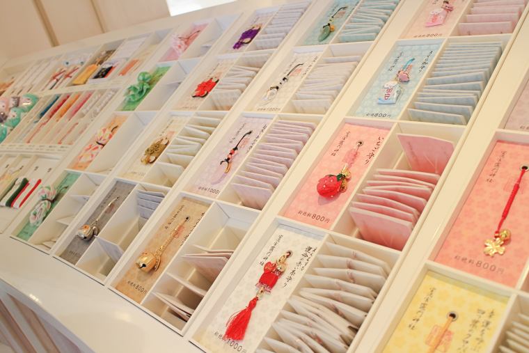 厄除け・開運・恋守り・いちご守りなど、かわいいお守りがいっぱい