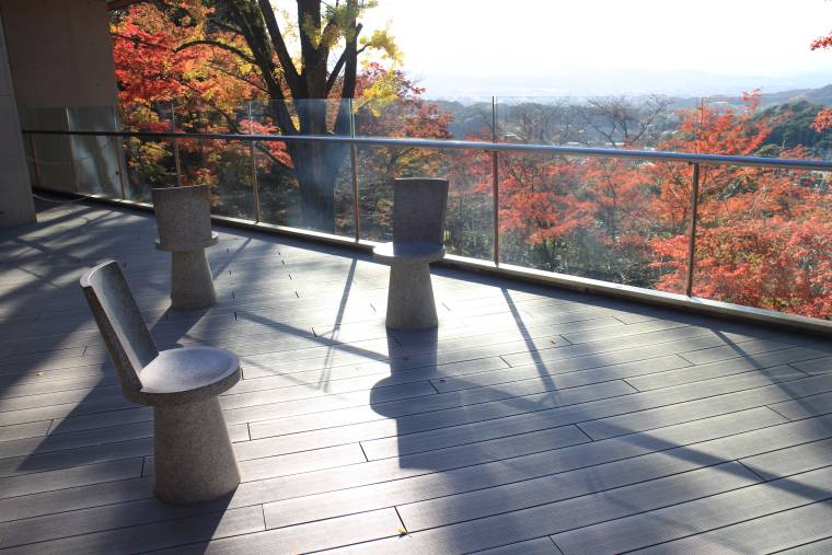 太宰府の街が一望できる展望舞台