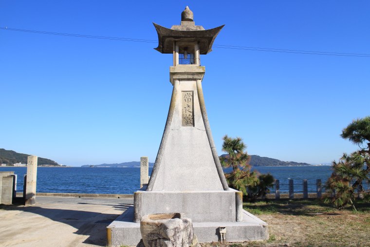 二宮神社の常夜灯