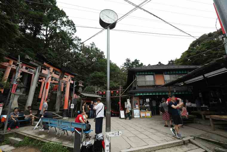 稲荷山の四ツ辻