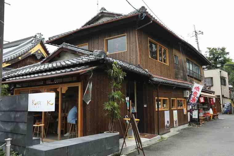 荒木神社近くの「KAFE INARI」