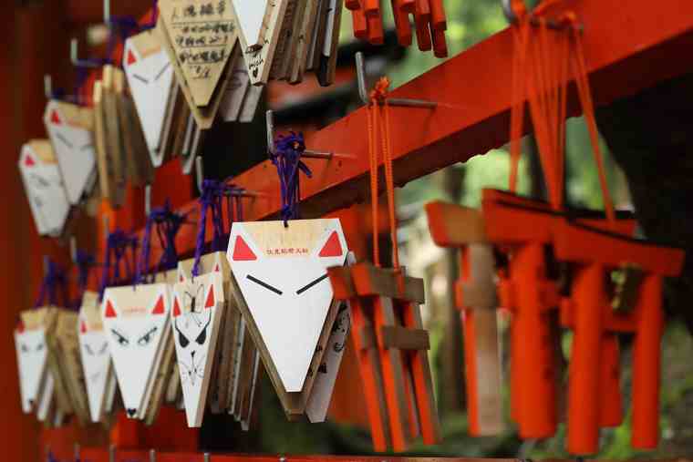 伏見稲荷大社の白狐