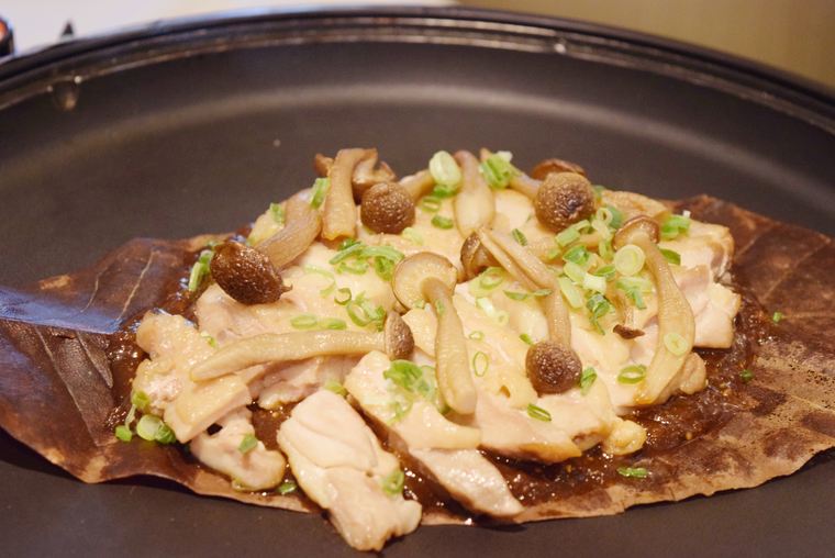 岐阜都ホテル　奥美濃古地鶏の朴葉味噌焼き