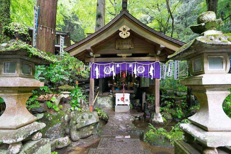 塔ノ沢 深沢銭洗弁天