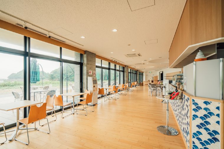 館内のカフェでひと休み