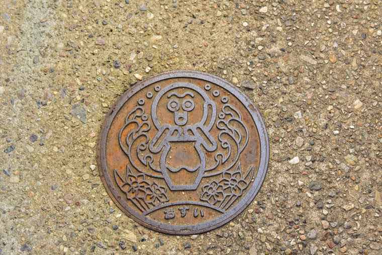 日間賀島 たこのマンホール