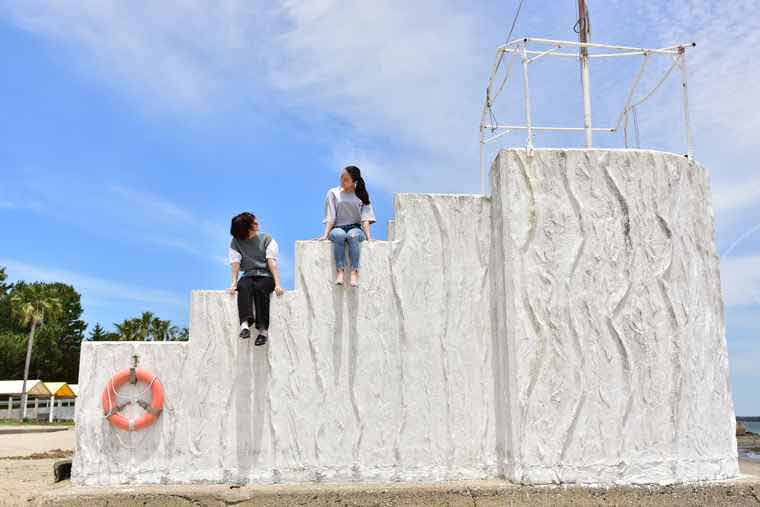 日間賀島 サンライズビーチの白い監視台