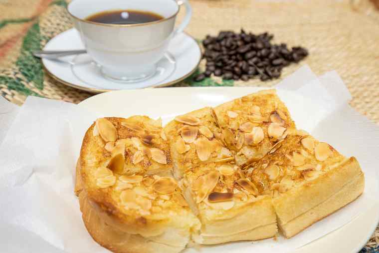 はまもとコーヒーのアーモンドトースト
