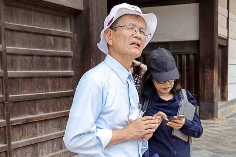 姫路城シルバー観光ガイドの白井章雄さん