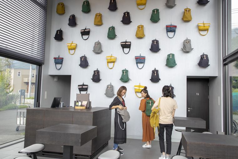 星のや富士レセプション室内