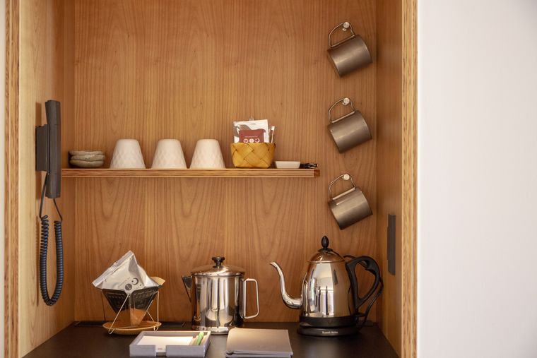 星のや富士 キャビン内のカフェスペース