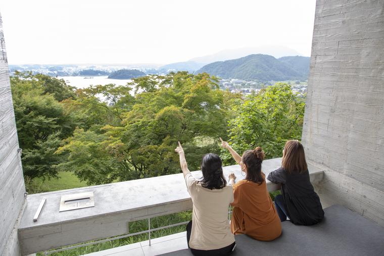 星のや富士のキャビンにあるテラスリビング