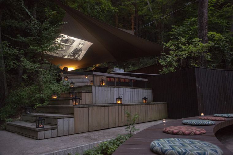 星のや富士のクラウドテラスにあるソファ席