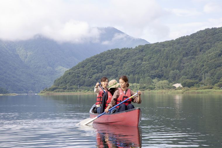 河口湖上の早朝カヌー体験